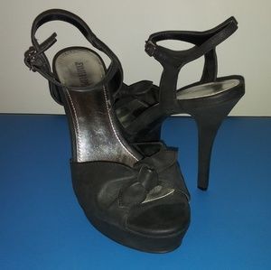 Jennifer Lopez black stilettos